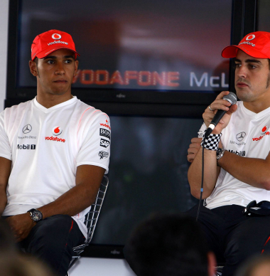 Aseguran que Fernando Alonso MENOSPRECIÓ a Lewis Hamilton