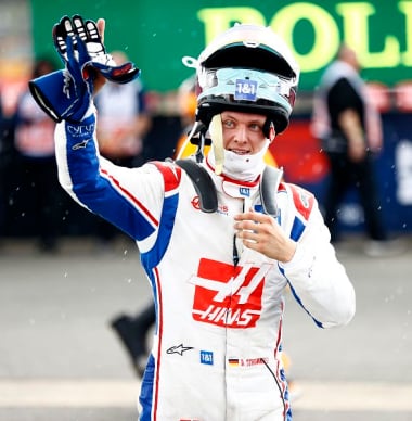 Mick Schumacher gespot met nieuw model na breuk met Laila Hasanovic