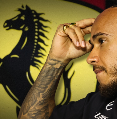 Mercedes BLOQUEA planes de Hamilton
