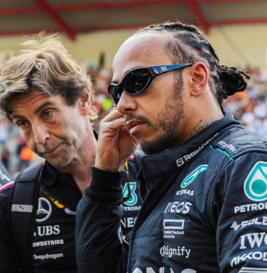 ¡Hamilton AMENAZA a Mercedes!