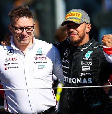 'Hamilton neemt 'Bono' niet mee naar Ferrari, Mercedes-engineer krijgt promotie'