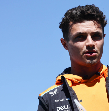 Norris fractie sneller dan Verstappen en klokt snelste tijd in eerste vrije training Spanje
