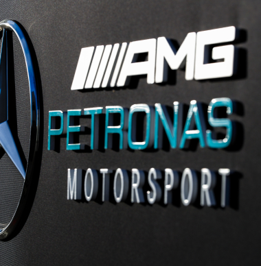 Mercedes firma un nuevo contrato CRUCIAL