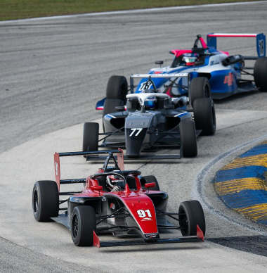 In beeld: Formule 4-kampioenschap in Miami eindigt met wonderbaarlijke fotofinish