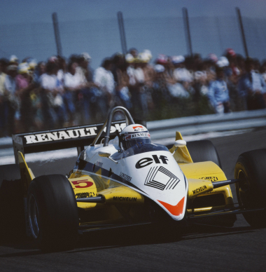 Legendary F1 outfit in major SALE