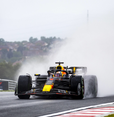 VIDEO | Veel regen tijdens GP van België, 'Newey krijgt megacontract aangeboden'
