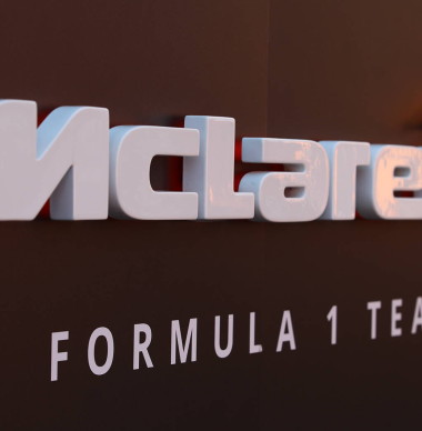 ¡McLaren sufre TERRIBLE incendio en España!