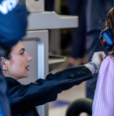 Kelly Piquet en Penelope genieten zonder Verstappen van bezoekje aan Disneyland Tokyo
