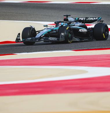 Russell sluit laatste testdag in Bahrein als snelste af, Verstappen wordt tweede ondanks spin