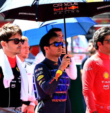 Prensa italiana pone a Sainz como reemplazo de Checo Pérez en Red Bull