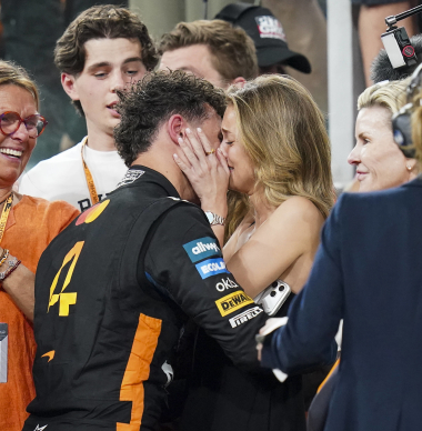 Corceiro blikt terug op kus met Norris en kritiek op Verstappen: "Ik negeer het"