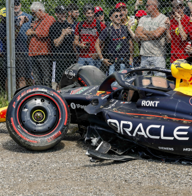 VIDEO | Marko vreest voor reserveonderdelen na crash Tsunoda: 'Dat is kritiek geworden' | GPFans Race Day