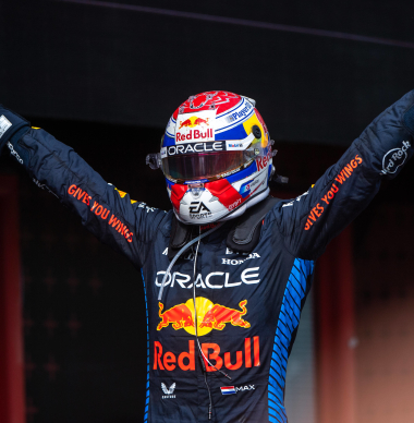 Social media ziet Verstappen iRacing-pose doen na winst Imola: "Maar wat saai zeg!"