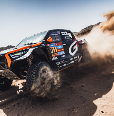 Dakar 2025: Henk Lategan grote verrassing in proloog, Van den Brink wint bij de trucks