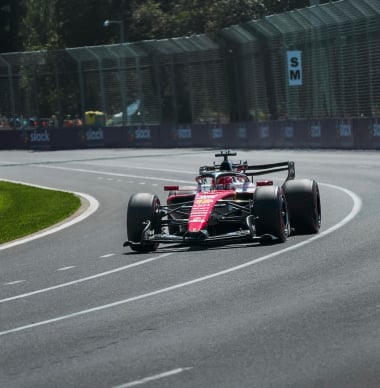 Ferrari snelste voor Verstappen in eerste training Australië, problemen bij Mercedes-teams