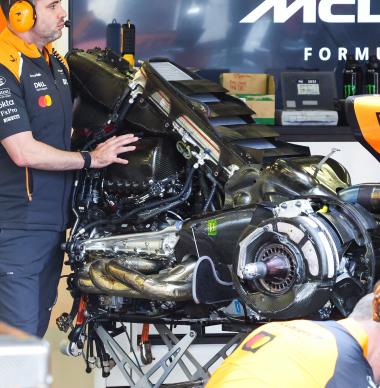 'FIA overweegt om Mercedes-teams te laten racen met illegale motor'