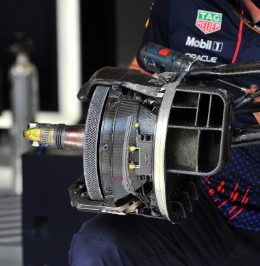 Red Bull-zusterteam gewisseld van remfabrikant na feedback Verstappen: 'Zwaarder, maar beter'