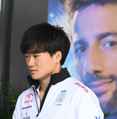 F1 star claims Ricciardo situation 'same as De Vries'