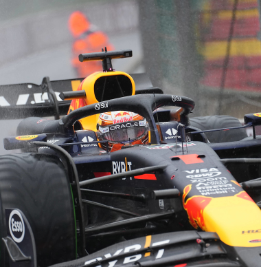 Verstappen fileert criticasters: 'Toch niet zo verkeerd dat simracen'