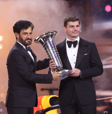 Verstappen ontvangt derde wereldbeker: "Hoop niet dat het hierbij blijft"