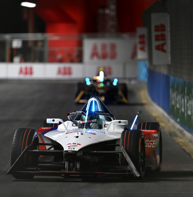 Dennis domineert eerste E-Prix Saoedi-Arabië: Frijns pakt een punt, De Vries zeventiende