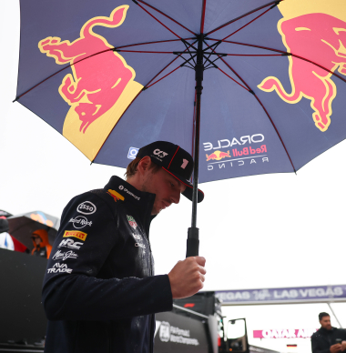 F1-fans tonen Verstappen in Mercedes-outfit op Spa-Francorchamps