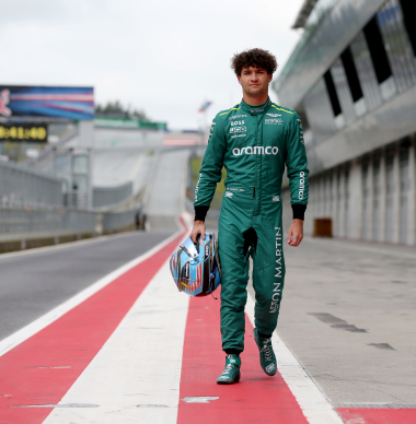 F2-coureur Crawford maakt meters in AMR22: "Iets waar ik al een tijdje naar uitkeek"