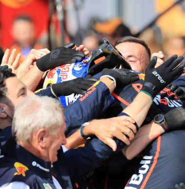 Unieke carrièreswitch: oud‑schaatsster Famke Wilmink werkt nu in de Formule 1 bij Racing Bulls