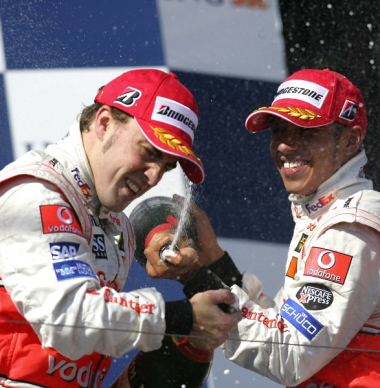 Alonso was niet blij met komst Hamilton in 2007: "Dat Lewis hem uit kon dagen, raakte hem"