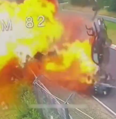 VIDEO: Gruwelijke horrorcrash op Nürburgring mondt uit in vlammenzee