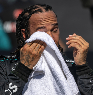 Hamilton vertelt over depressies: "Ik werd gepest en kon met niemand praten"