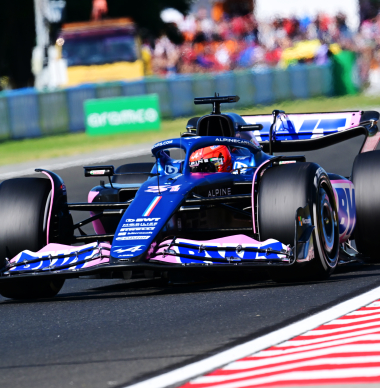 Ocon op P1 tijdens afsluitende testdag in Abu Dhabi, crash van Russell