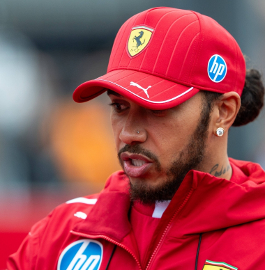 FORTI accuse a Lewis Hamilton alla Ferrari: "Non aiuta nessuno"