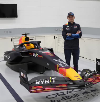 Verstappen: 'Volgend jaar eerste simcoureur door laten stromen naar echte raceklasse'