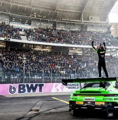 Het Abu Dhabi 2021-moment van de DTM: Güven pakt kampioenschap op epische wijze