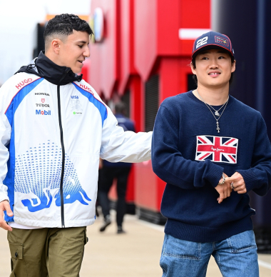 Tsunoda onthult achterstand op Verstappen: 'Twee stappen achter'