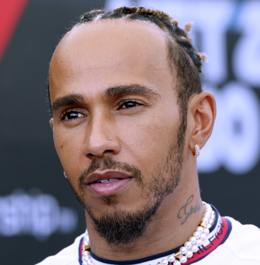 Hamilton bemoans 'BROKEN' Mercedes in Bahrain Grand Prix struggles