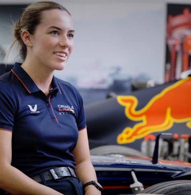 Red Bull presenteert eerste vrouwelijke monteur van het team: "Trots om hier te zijn"