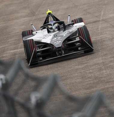Cassidy wint incidentrijke eerste Berlin E-Prix en pakt kampioenschapsleiding af van Wehrlein