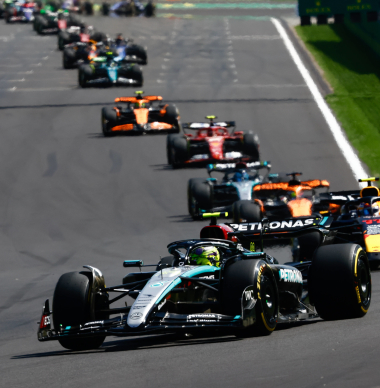 Hamilton baalt van strategie na Russell-zege: "Ik had telkens nog banden over"