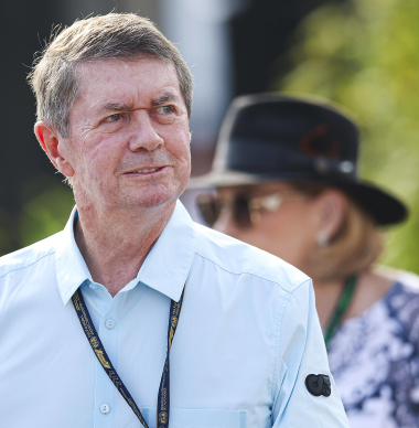 Dit zijn de stewards die de gridstraf aan Verstappen hebben uitgedeeld in Qatar