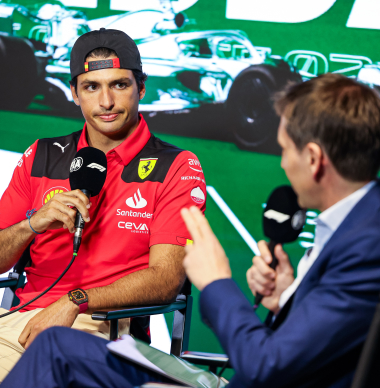 'Contractonderhandelingen tussen Sainz en Ferrari lopen vertraging op'
