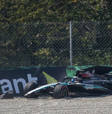 VIDEO: Megacrash Antonelli, Verstappen nergens te bekennen tijdens vrijdag F1 Monza
