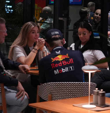 Victoria Verstappen stapt in het huwelijksbootje na aanzoek in Parijs