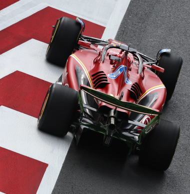 Leclerc topt tijdenlijst in eerste vrije training Abu Dhabi, Verstappen kijkt toe vanaf pitmuur