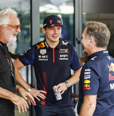 'Kamp Verstappen houdt ontwikkeling Mercedes nauwlettend in de gaten'