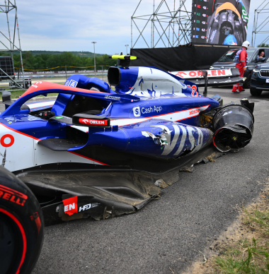 VCARB onthult G-krachten van crash Tsunoda: één van de zwaarste F1-klappers ooit