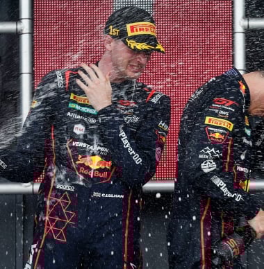 Protegés Verstappen kampioen in GT World Challenge Sprint Cup na straf voor rivaal