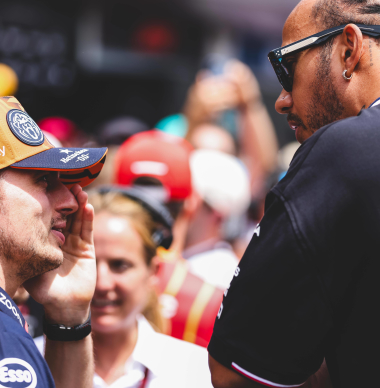 Hamilton spreekt zich uit over incident Norris en Verstappen en relatie met Mercedes