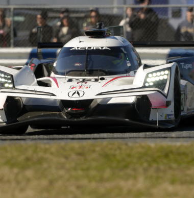 Stevige crash in het donker tijdens 24 uur Daytona, problemen Van der Zande